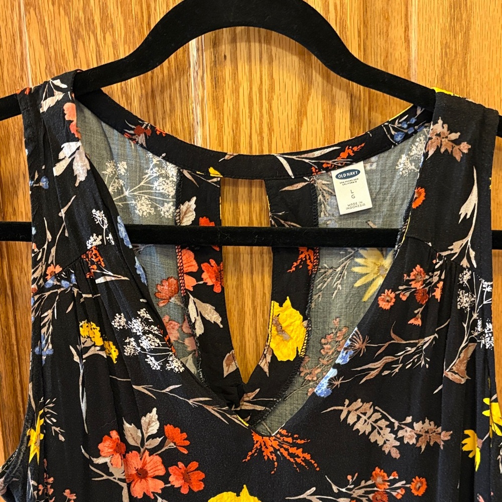Old Navy Black Floral V-Neck Keyhole Camisole/Tank - Picture 3 of 14